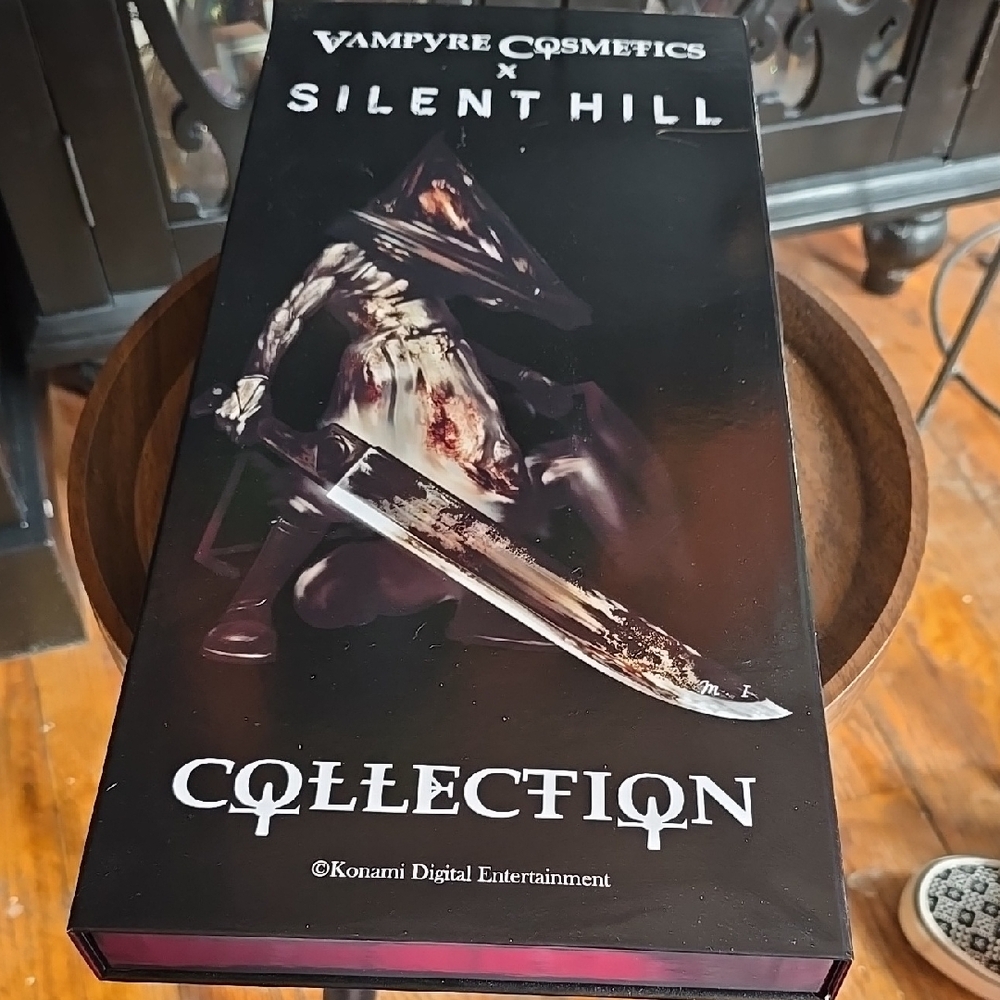 Black Eyeshadow Makeup Palette